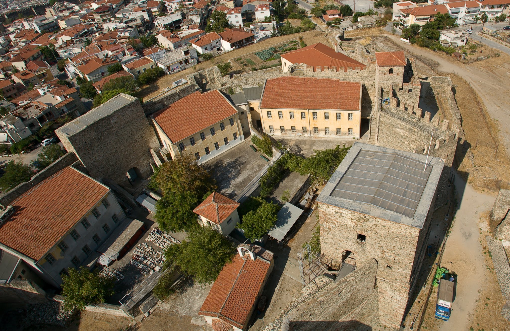 Perspective of the inner courtyard and battlements