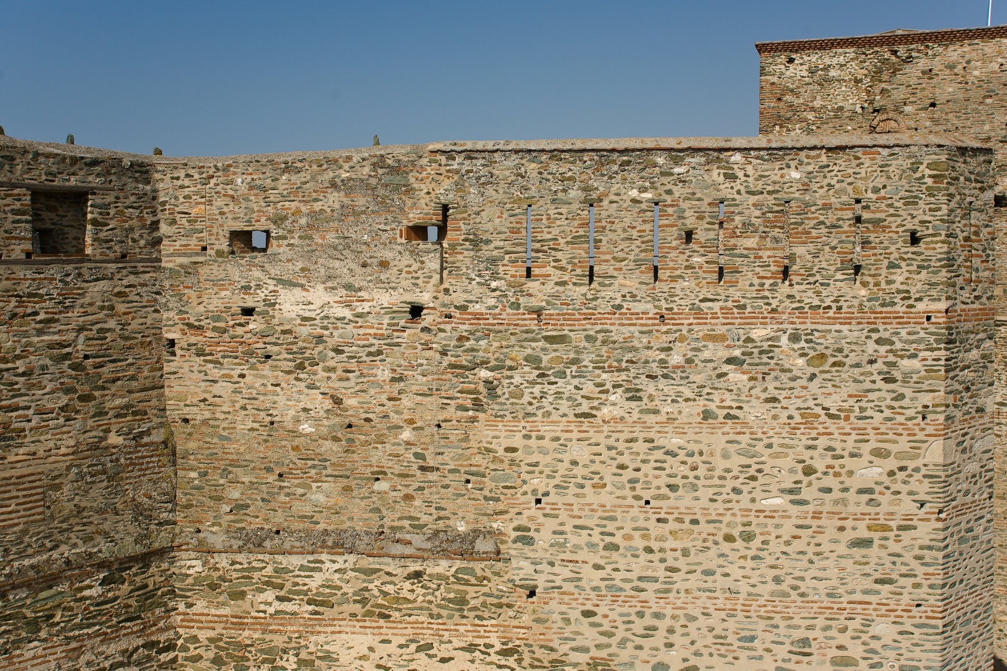 Detail of the outer brickwork and masonry layers